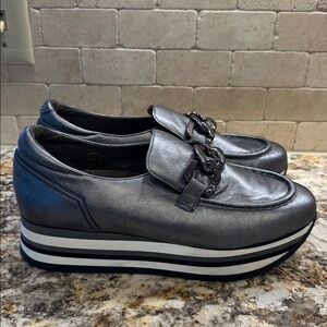 Softwaves  Metallic Gray Chain Accent Wedges